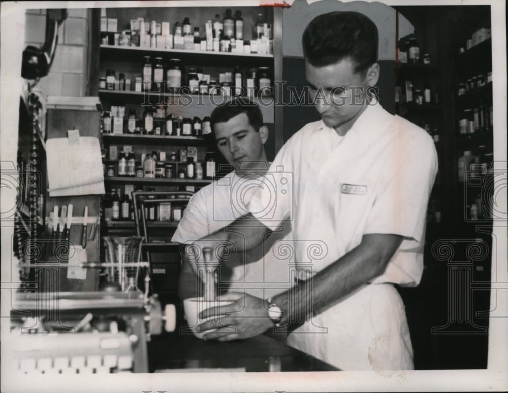1963 Press Photo Robert Todia, Dennis Franks, Lakewood Hospital Pharmicists-Historic Images