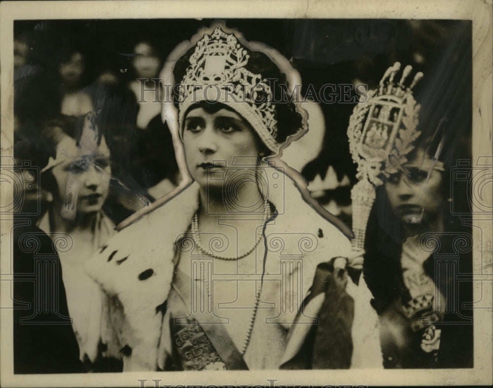1926 Press Photo Mlle Simone Maitre Paris Festival Queen - neo09734-Historic Images