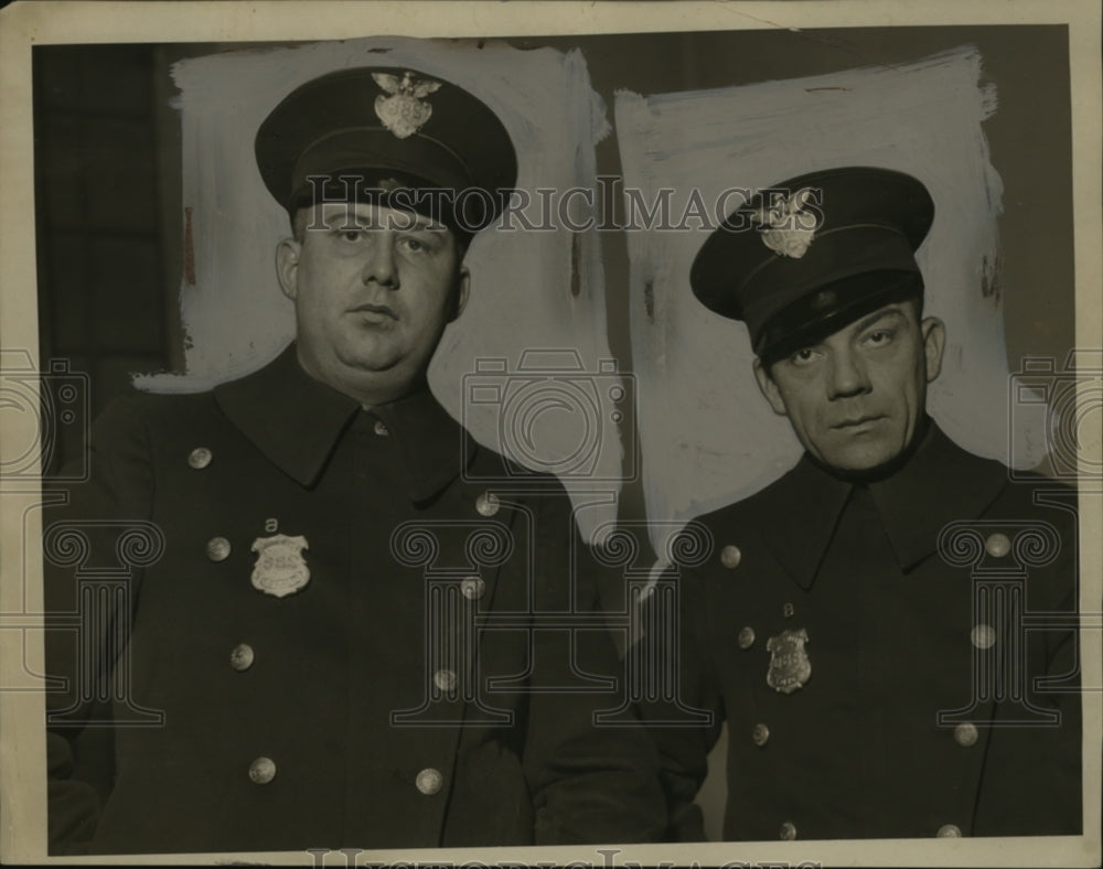 1934 Press Photo police officers Clarence Smith and Frank Tupa - Historic Images