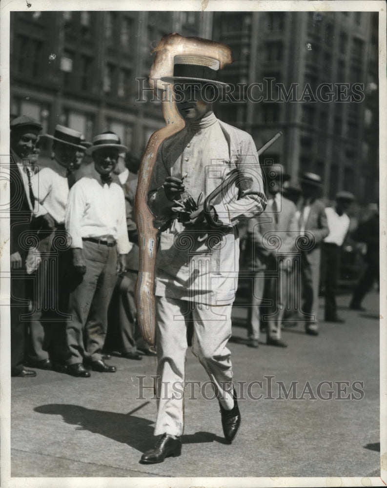 1929 Press Photo Le Roy Esterdahl in Chicago Parade - neo09976-Historic Images