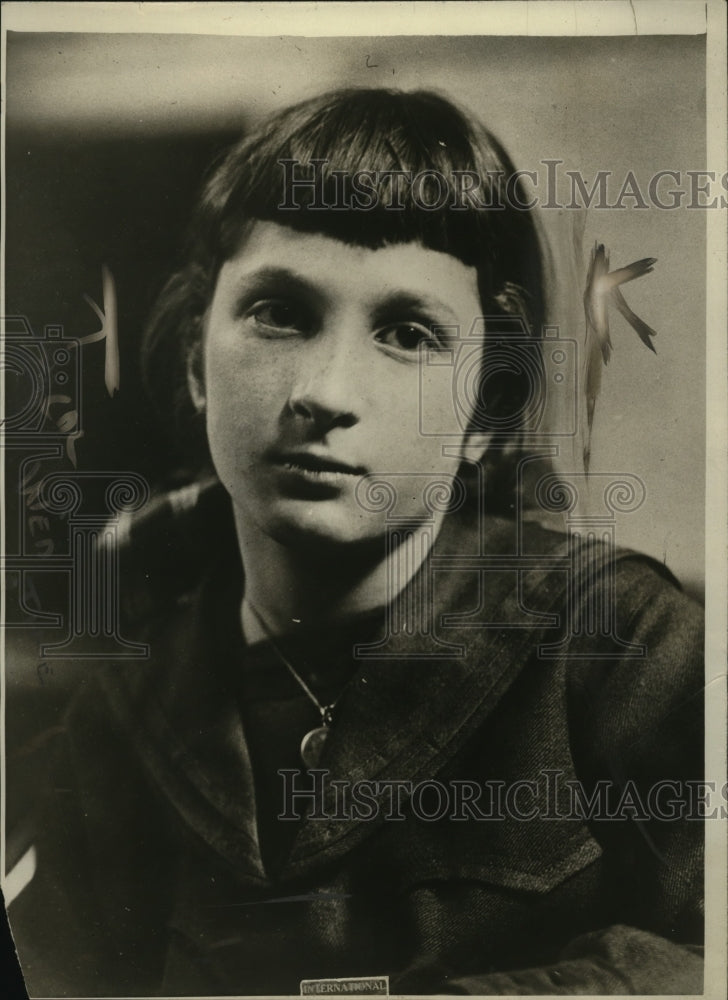 1928 Press Photo Marjorie Easton, child of Damaris Easton, chooses foster parent - Historic Images