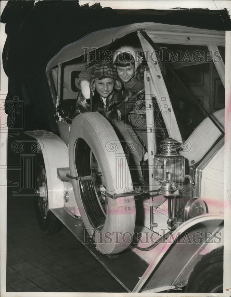 1955 Press Photo David Horak, Sally Hates at Thomson Auto Museum - neo10532-Historic Images