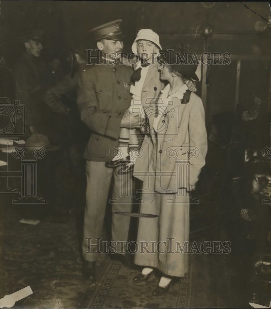 1919 Press Photo Lieut. & Mrs. Geo R. Miller - neo10603-Historic Images