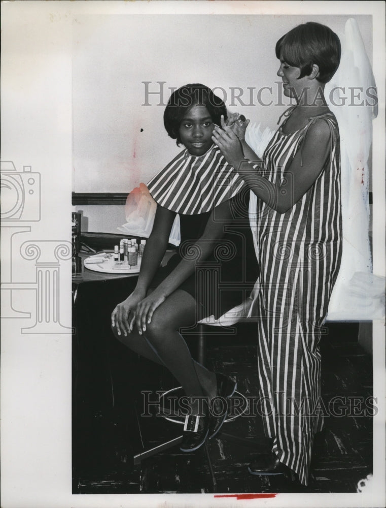 1966 Press Photo Carol Smith &amp; Kathy Hoban Higbee Teen Board Members - Historic Images