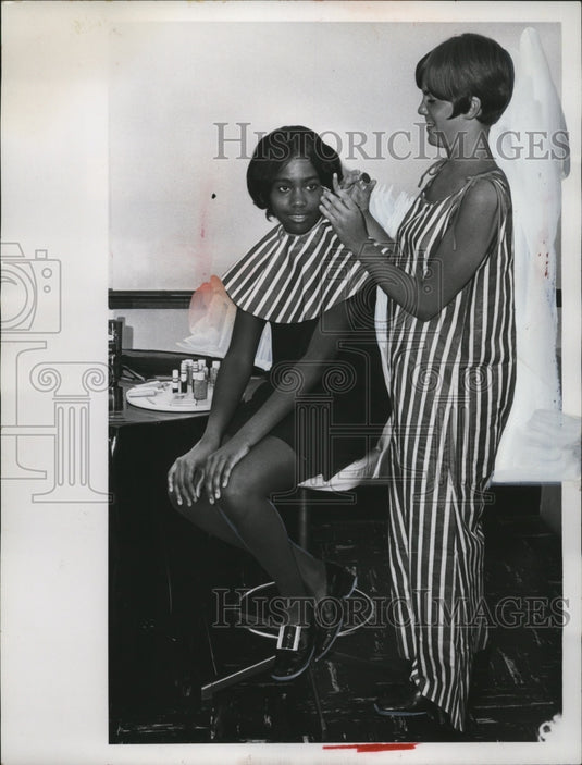 1966 Press Photo Carol Smith & Kathy Hoban Higbee Teen Board Members - Historic Images