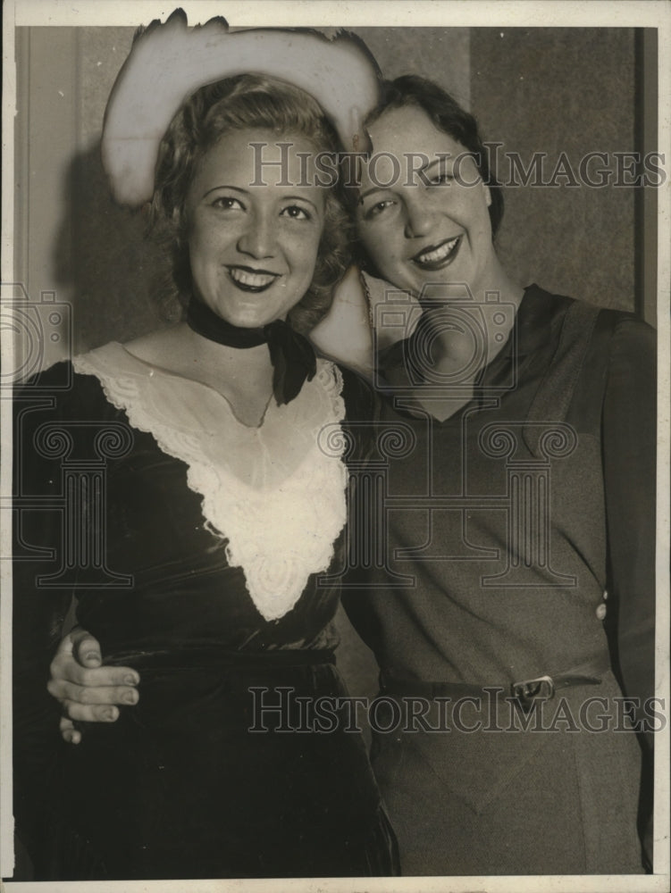 1931 Press Photo Peggy Carse &amp; Barbara McKay After San Francisco Swimming Rescue - Historic Images