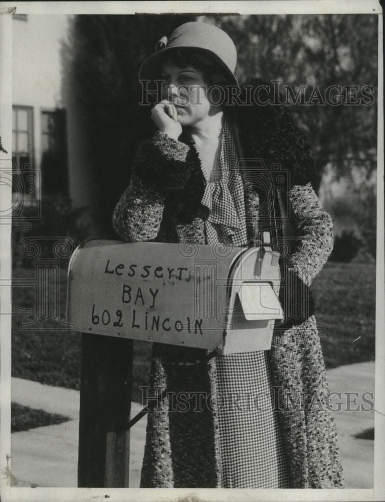 1934 Press Photo Mrs. Alta Lessert leaning against mailbox - neo11705-Historic Images