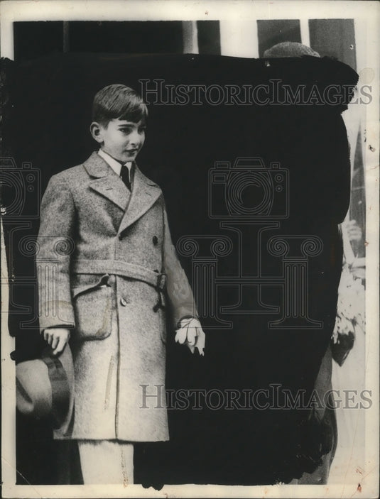 1934 Press Photo Peter II King of Jugoslavia leaves Hotel Ritz in London - Historic Images