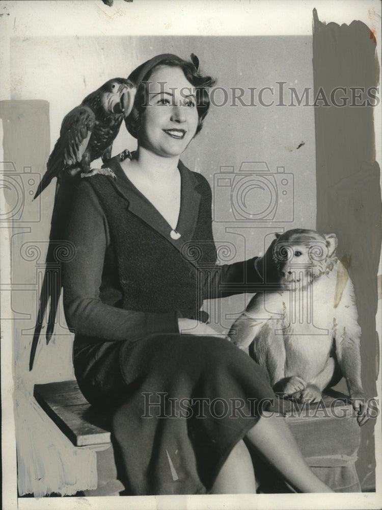 1932 Press Photo Mrs. Billy Rose with her pet monkey and parrot during Pet Show - Historic Images