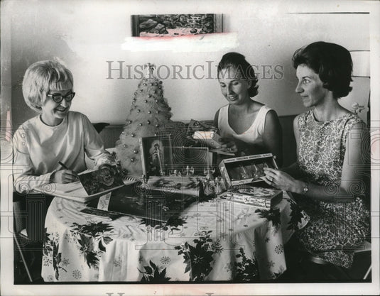 1967 Press Photo Wickliffe Ohio Jay C Ettes Mrs Dennis Ostrow, Mrs F Darcy-Historic Images