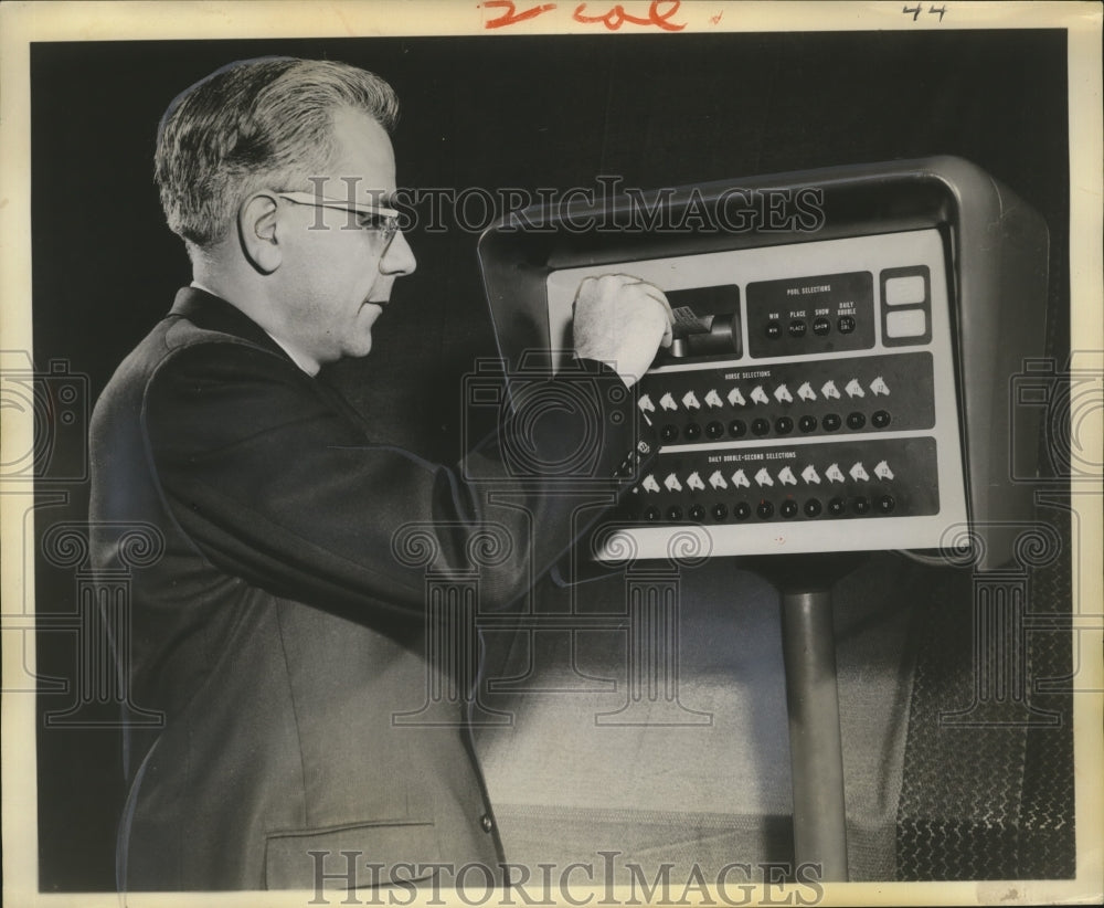 1962 Press Photo Robert Ewards PRes Electronic Assistance Corporation-Historic Images