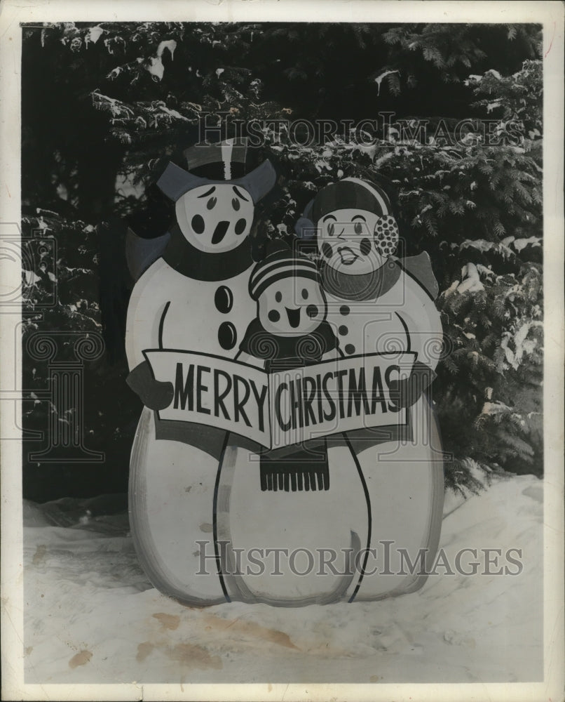 1953 Press Photo Snowman Christmas display in snow - Historic Images