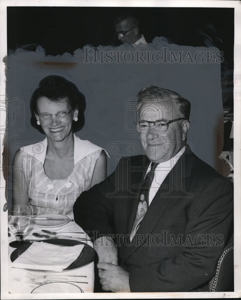 1955 Press Photo Julius Edelhauser &amp; Wife at Delano Hotel, Miami Beach - Historic Images