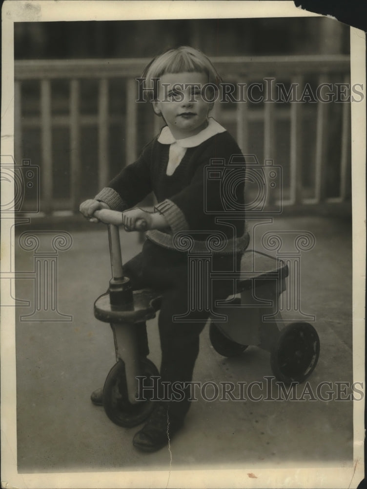 1922 Press Photo Guy Clark Jr age 3 drove parent's car 12 miles from home-Historic Images