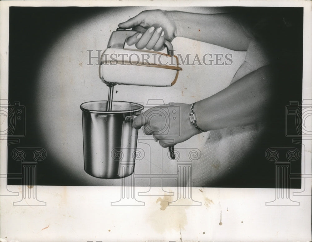 1956 Press Photo Portable Electric Mixer made from Aluminum from Mar-Jon Gifts - Historic Images