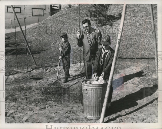 Press Photo Cub Scouts Allen Rhoades and Michael Hill with Mayor Earl Martin-Historic Images