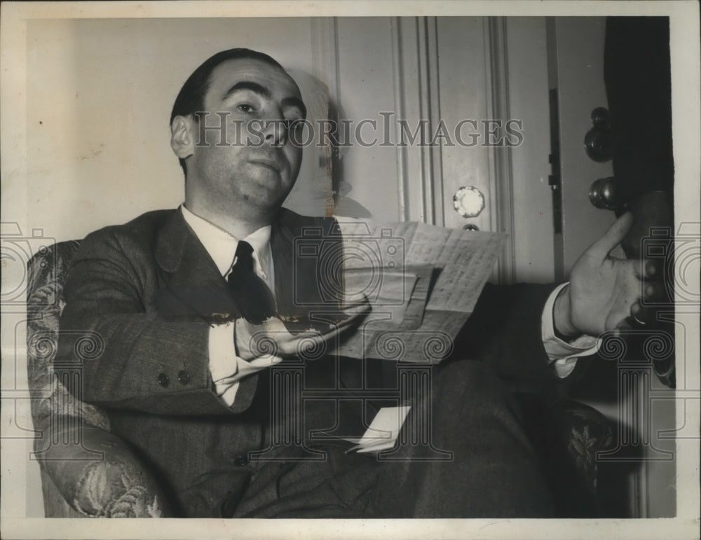 1940 Press Photo Count Rene de Chambrun Speaks to Press on Flanders - Historic Images