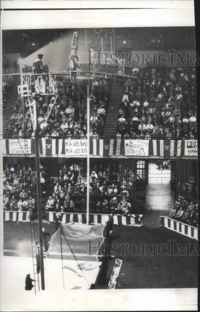 1962 Press Photo of Acrobats in Ohio Using Safety - neo15700-Historic Images