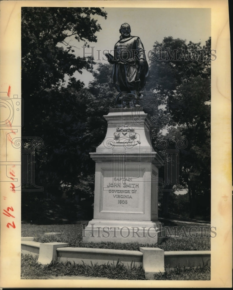 1956 Press Photo Bronze Statue of Captain John Smith - Historic Images