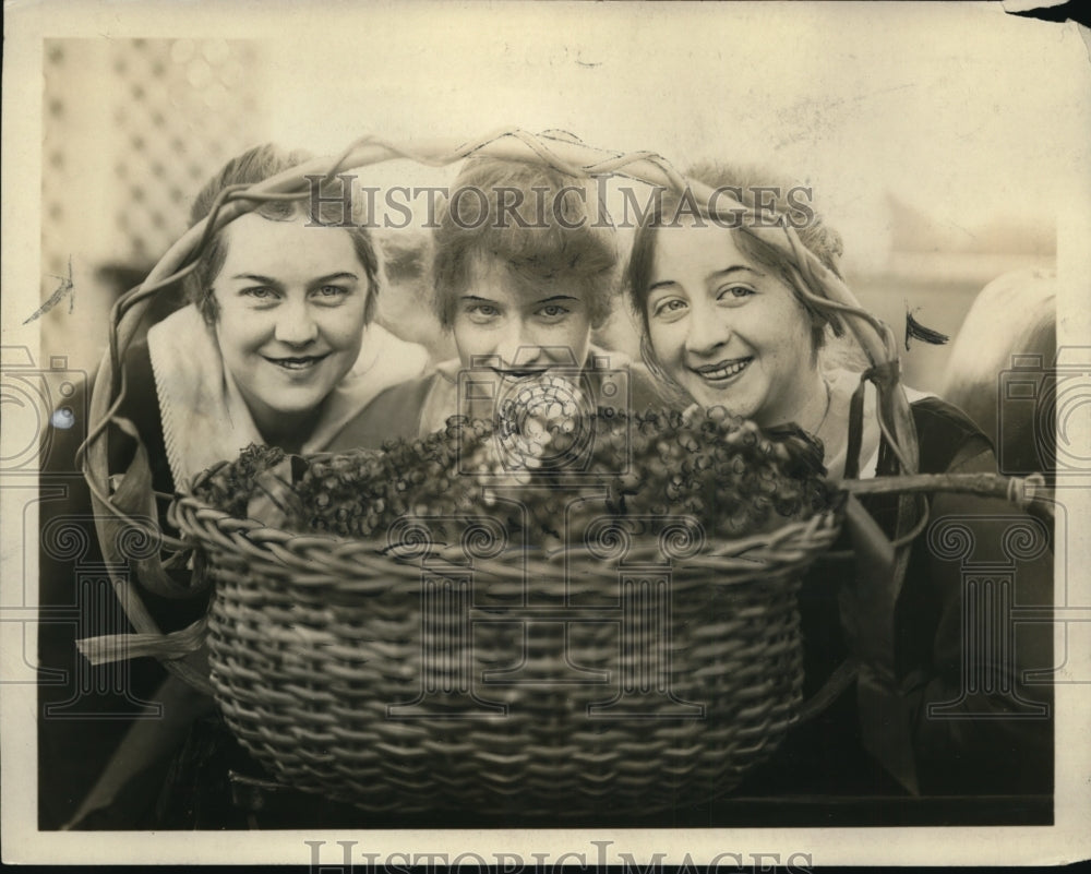 1923 Press Photo Freso Raisins w/ Jean Logan, Dorcas Williams, harriett Crawford - Historic Images