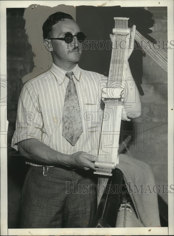 1931 Press Photo Jack Dent World War Veteran Learns to Weave - neo16899-Historic Images