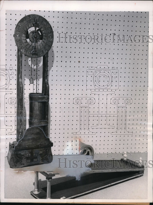1956 Press Photo "Tick Tock Tales" Clock Show at Brooklyn's Abraham & Strauss - Historic Images