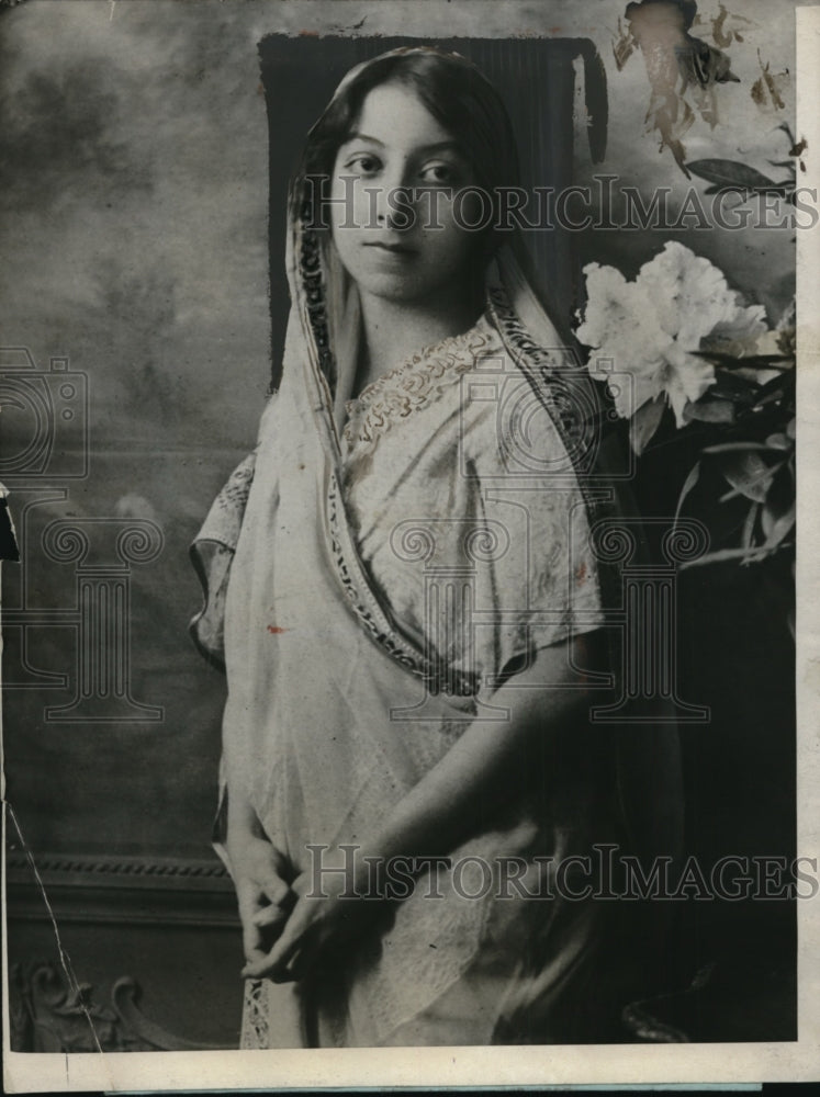 1924 Press Photo Ms. Mithan Tata, Indian Woman Admitted as Bombay Court Advocate-Historic Images