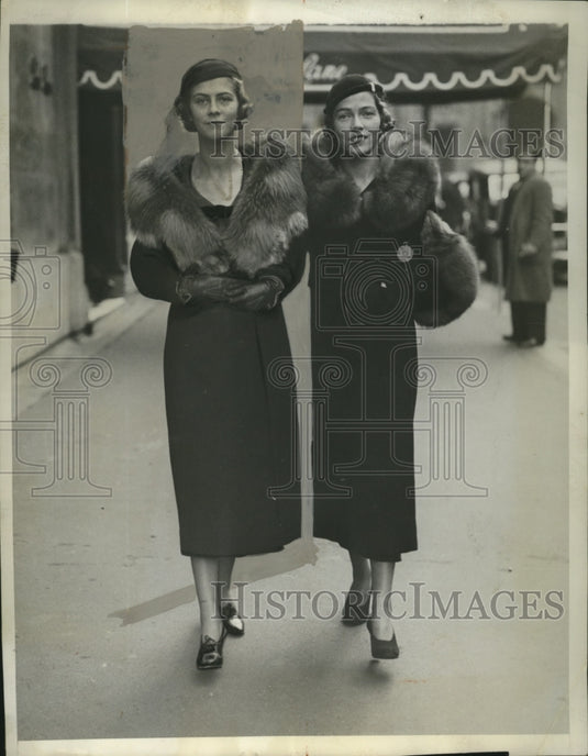 1932 Press Photo Dorothy Ann Healy & Mildren Davis on Park Avenue, New York City - Historic Images