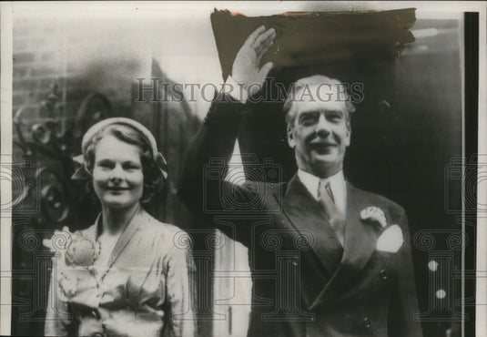 1952 Press Photo Eden + Wife - Historic Images