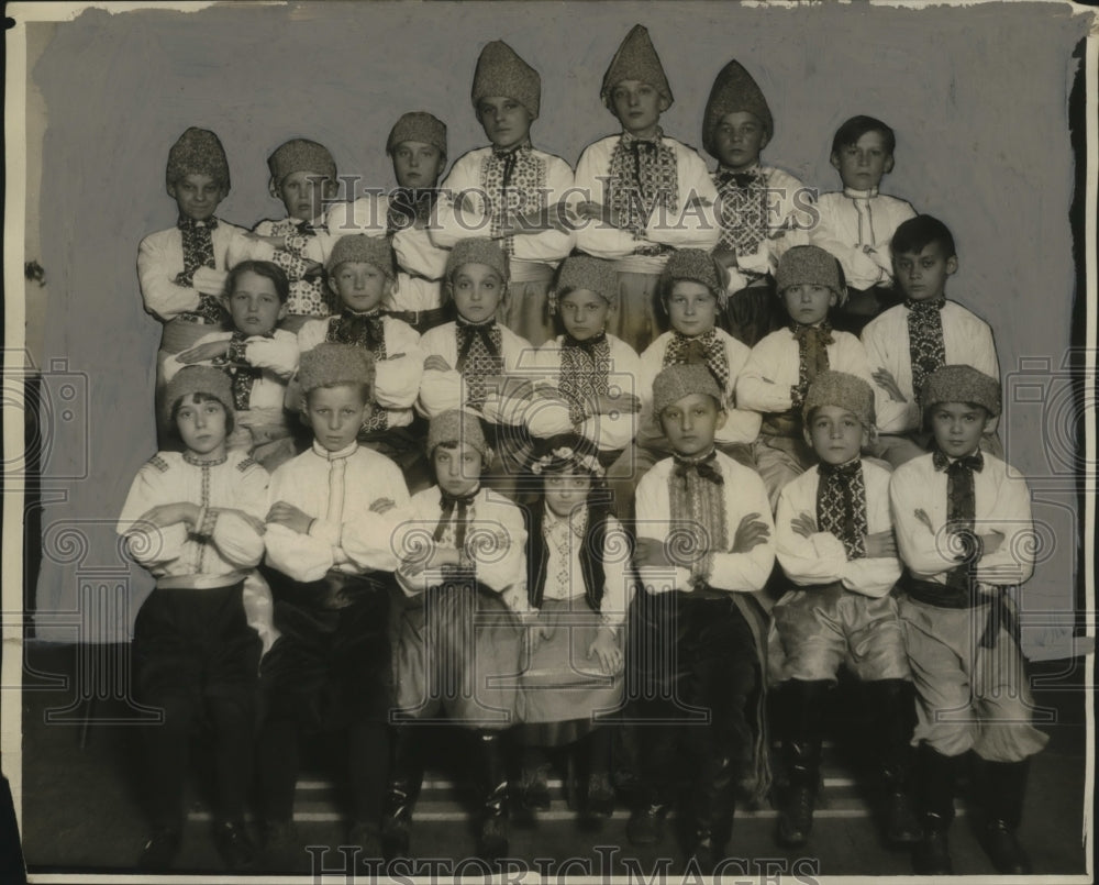 1927 Press Photo Ukranian kids in costume Mike Hanych, Myroslav Kushnir-Historic Images