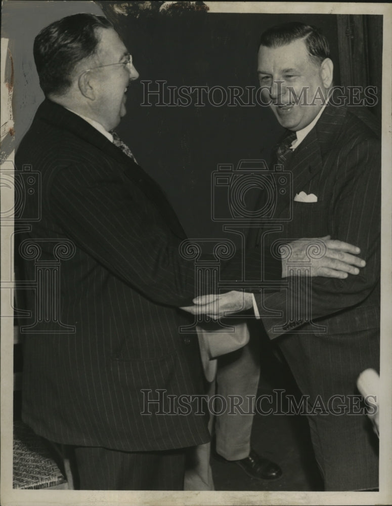 1947 Press Photo of Captain John Fleming (L) &amp; Judge Louis Petrash - neo18500-Historic Images