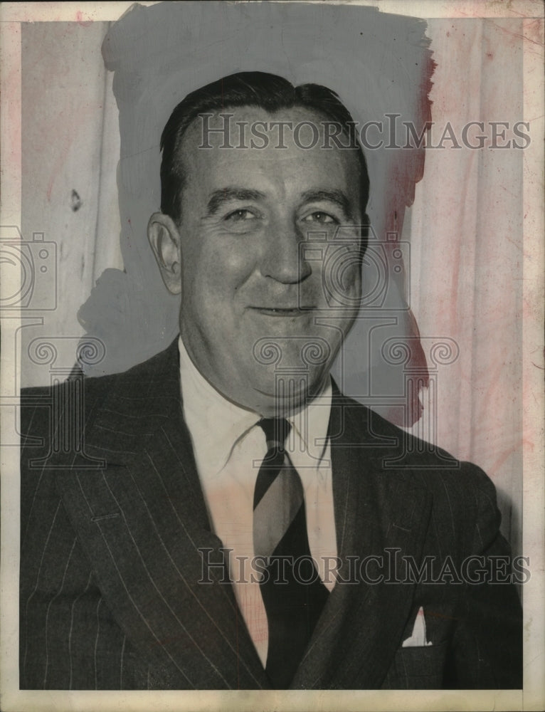 1945 Press Photo Mr Chester Bowles in a business suit5 - Historic Images