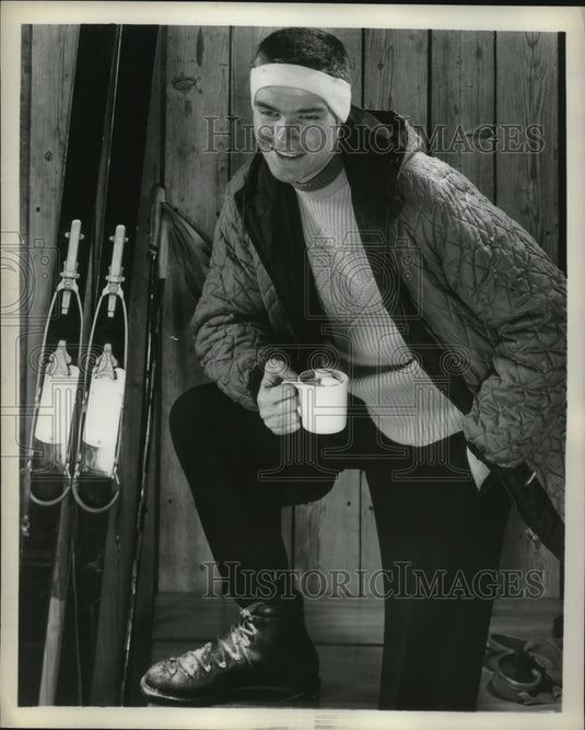 Press Photo Skiier - neo18802-Historic Images