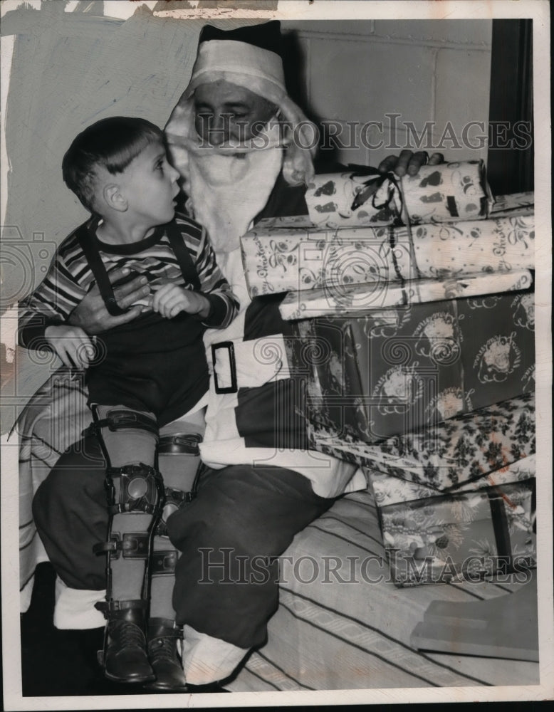 1948 Press Photo Michael Vaurek on Santas lap at Cleveland Rehab Center-Historic Images