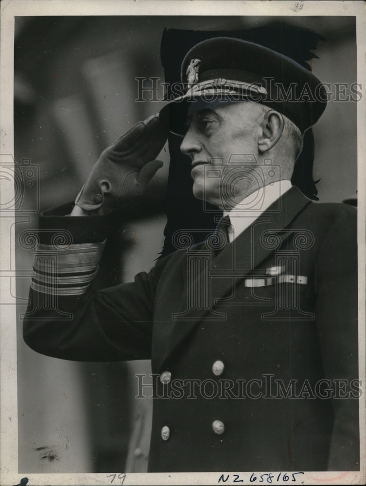 1952 Press Photo Vie Admiral RL Ghormleu USN in Aukland UN parade - neo19178- Historic Images