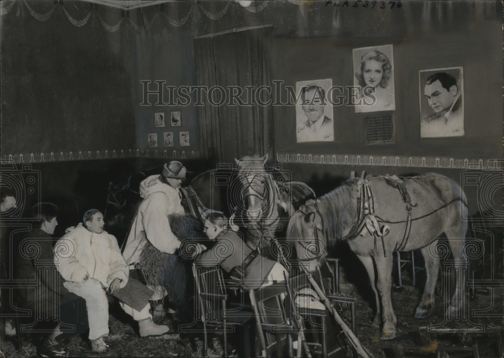 1940 Press Photo Cinema in Finland transformed into Horse stable - neo19232-Historic Images