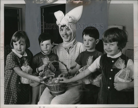 Press Photo Cleveland Church Easter program Mrs Pat Holden, Shari Woodrow - Historic Images