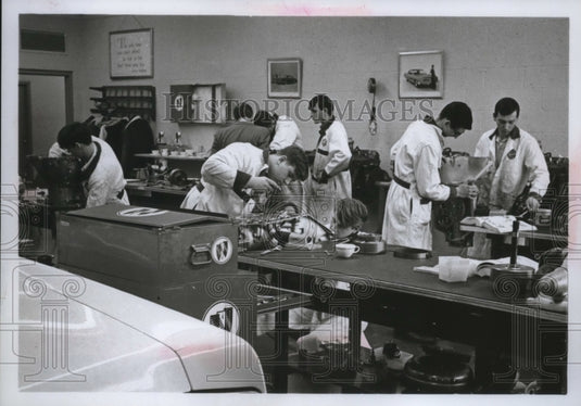 Press Photo General Motors Training Center in Parma Trains Mechanics-to-Be-Historic Images