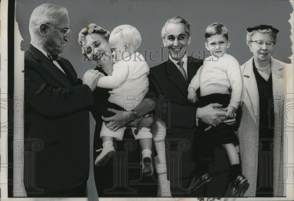1960 Press Photo Harry Truman &amp; Family Aboard S.S. United States, New York - Historic Images