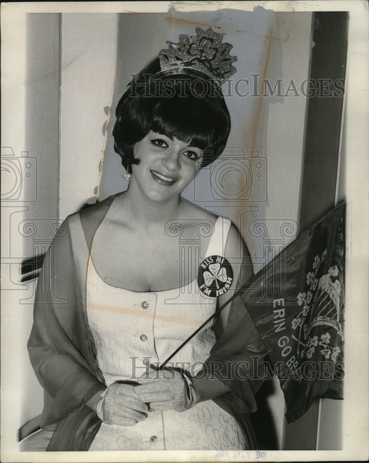 1967 Press Photo Rosalyn Finkelstein of NYC, Wears Crown of Colleen Queen Esther-Historic Images