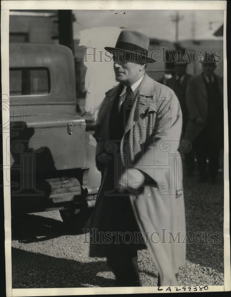 1935 Press Photo John Madonne Arrests William Anagnosti for Mail Fraud in Cairo - Historic Images