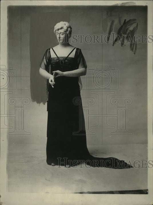 1924 Press Photo Mrs. Woodrow Wilson Dress Donated to US by Museum - Historic Images