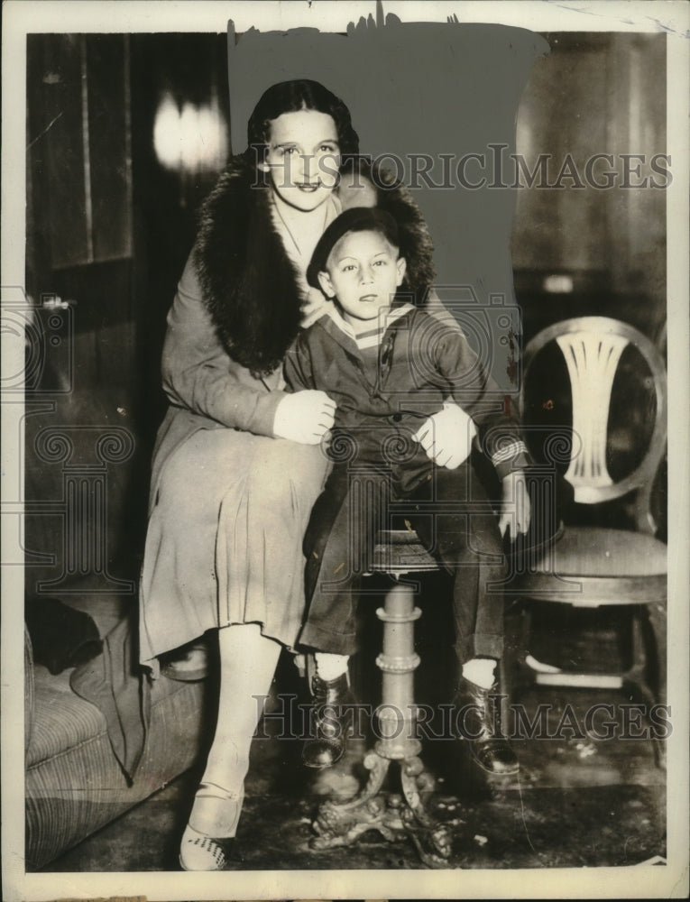 1934 Press Photo A woman &amp; young boy she found in Guatemala - Historic Images
