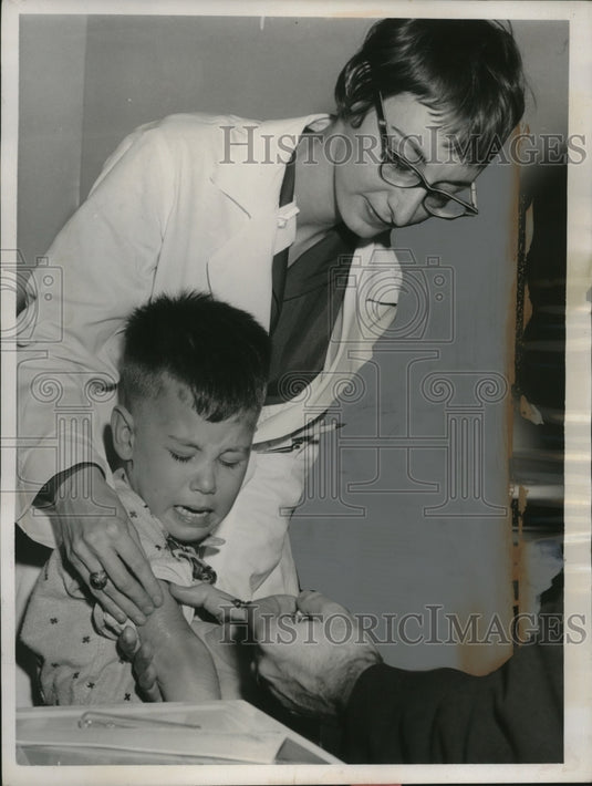 1958 Press Photo Tim Fee, 4, After Shot - neo21642-Historic Images