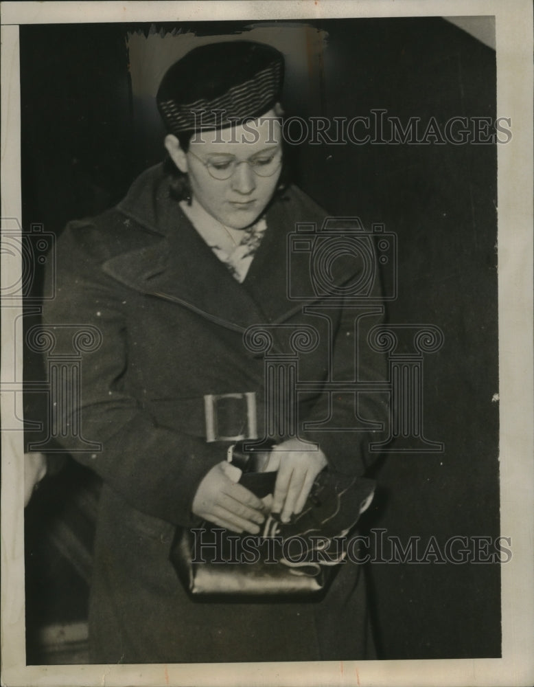 1940 Press Photo Mrs. Violet D. Long child bride shot her husband - Historic Images