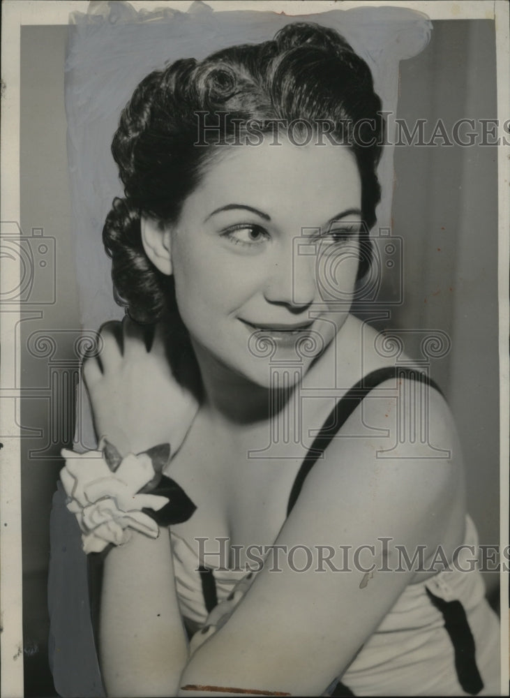 1940 Press Photo Ms Wilma Hall, Chicago Beauty Shop Operator, Glamor Girl 1941-Historic Images