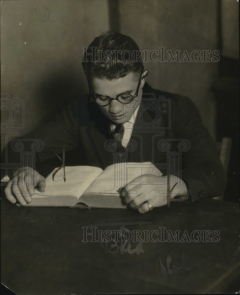 1921 Press Photo Harvey Breitman Studying Medical Book - neo22053-Historic Images