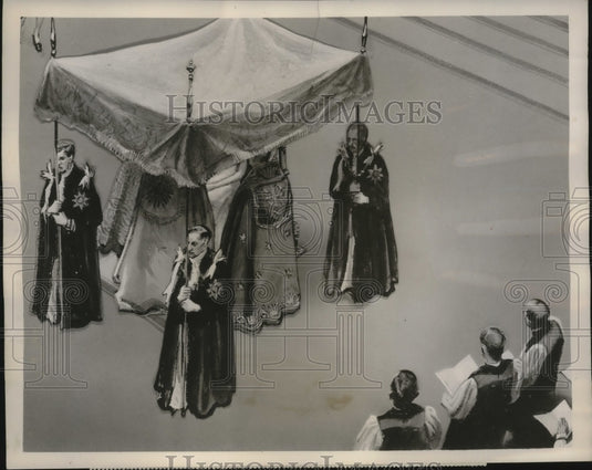 1953 Press Photo Queen Elizabeth anointed on Television - neo22107- Historic Images