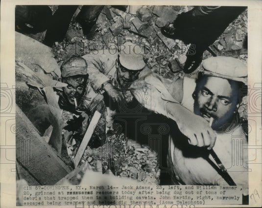 1949 Press Photo Jack Adams, William Hemmer rescued from cave in Kentucky-Historic Images