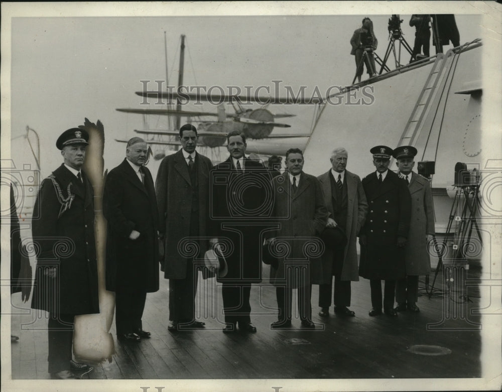 1931 Press Photo President Herbert Hoover & party with some Naval men - Historic Images